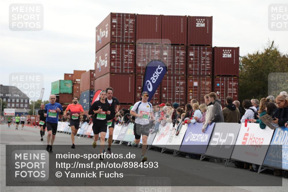 03.10.2025 - Köhlbrandbrückenlauf Yannick Fuchs http://msf.ph/oto/8984593 03.10.2025 15:56:14 Ziel 7046, 7079, 7128, 7170, 8820, 8976, 9525, 9559 meine-sportfotos.de