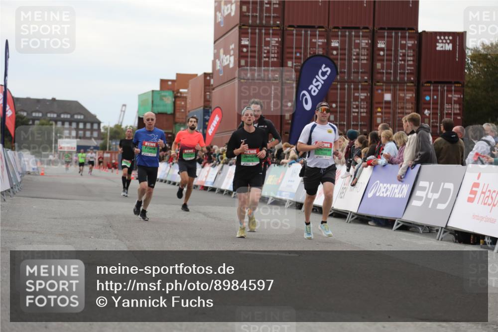 03.10.2025 - Köhlbrandbrückenlauf Yannick Fuchs http://msf.ph/oto/8984597 03.10.2025 15:56:15 Ziel 7046, 7079, 7128, 7170, 8820, 8976, 9559 meine-sportfotos.de