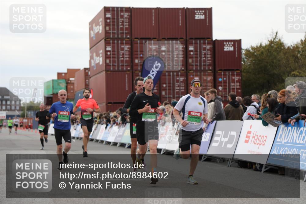 03.10.2025 - Köhlbrandbrückenlauf Yannick Fuchs http://msf.ph/oto/8984602 03.10.2025 15:56:16 Ziel 7046, 7079, 7128, 7170, 8820, 8976, 9559 meine-sportfotos.de