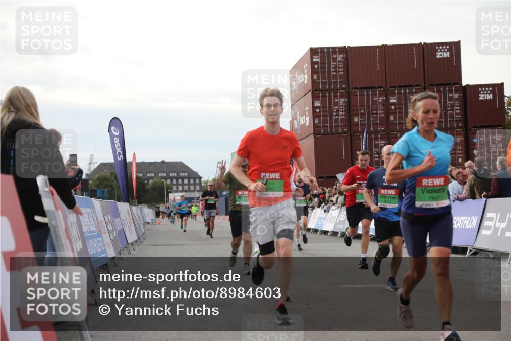 03.10.2025 - Köhlbrandbrückenlauf Yannick Fuchs http://msf.ph/oto/8984603 03.10.2025 16:09:18 Ziel 7395, 7447, 7558, 7702, 7822, 8217, 8541, 8788, 8823, 9019, 9091, 9151, 9334, 9470, 9752, 9753 meine-sportfotos.de