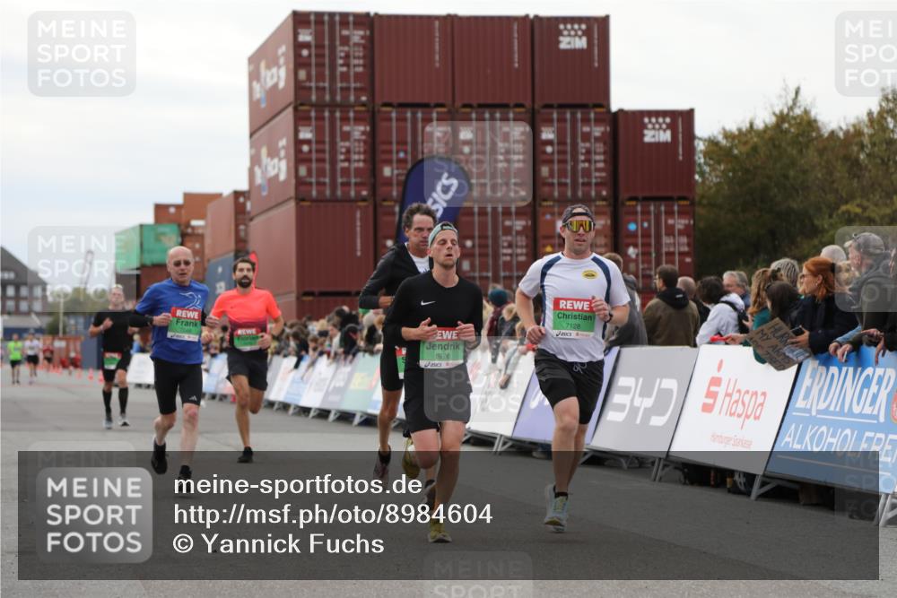 03.10.2025 - Köhlbrandbrückenlauf Yannick Fuchs http://msf.ph/oto/8984604 03.10.2025 15:56:16 Ziel 7046, 7079, 7128, 7170, 8820, 8976, 9559 meine-sportfotos.de