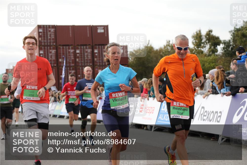 03.10.2025 - Köhlbrandbrückenlauf Yannick Fuchs http://msf.ph/oto/8984607 03.10.2025 16:09:19 Ziel 7395, 7447, 7558, 7702, 7822, 8541, 8788, 8823, 9019, 9151, 9334, 9470, 9752, 9753 meine-sportfotos.de