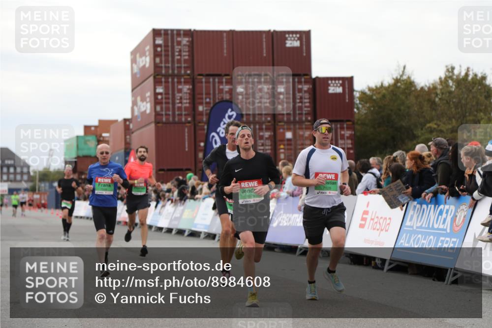 03.10.2025 - Köhlbrandbrückenlauf Yannick Fuchs http://msf.ph/oto/8984608 03.10.2025 15:56:16 Ziel 7046, 7079, 7128, 7170, 8820, 8976, 9559 meine-sportfotos.de