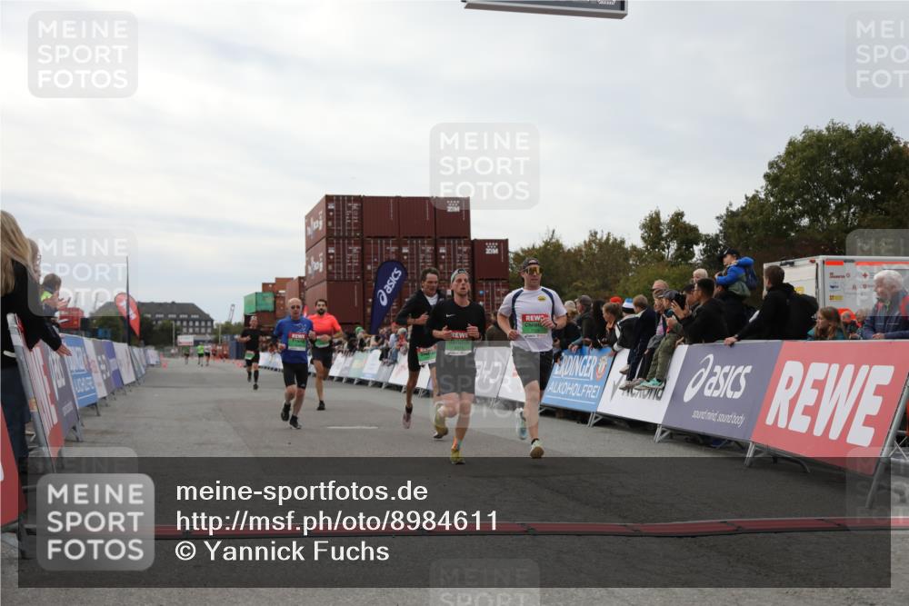 03.10.2025 - Köhlbrandbrückenlauf Yannick Fuchs http://msf.ph/oto/8984611 03.10.2025 15:56:17 Ziel 7046, 7079, 7128, 7170, 8976, 9559 meine-sportfotos.de