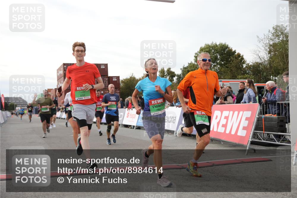 03.10.2025 - Köhlbrandbrückenlauf Yannick Fuchs http://msf.ph/oto/8984614 03.10.2025 16:09:19 Ziel 7395, 7447, 7558, 7702, 7822, 8541, 8788, 8823, 9019, 9151, 9334, 9470, 9752, 9753 meine-sportfotos.de