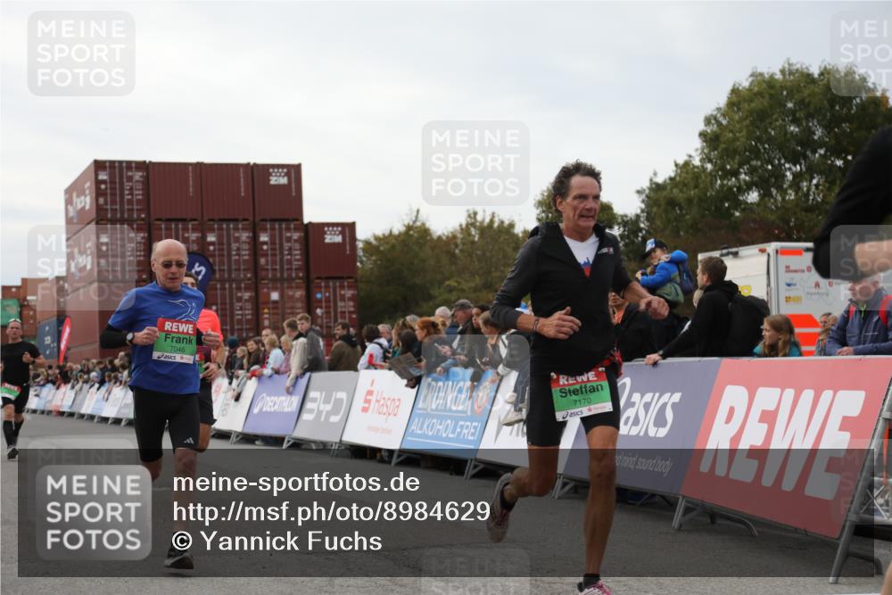 03.10.2025 - Köhlbrandbrückenlauf Yannick Fuchs http://msf.ph/oto/8984629 03.10.2025 15:56:18 Ziel 7046, 7079, 7128, 7170, 8976, 9559 meine-sportfotos.de