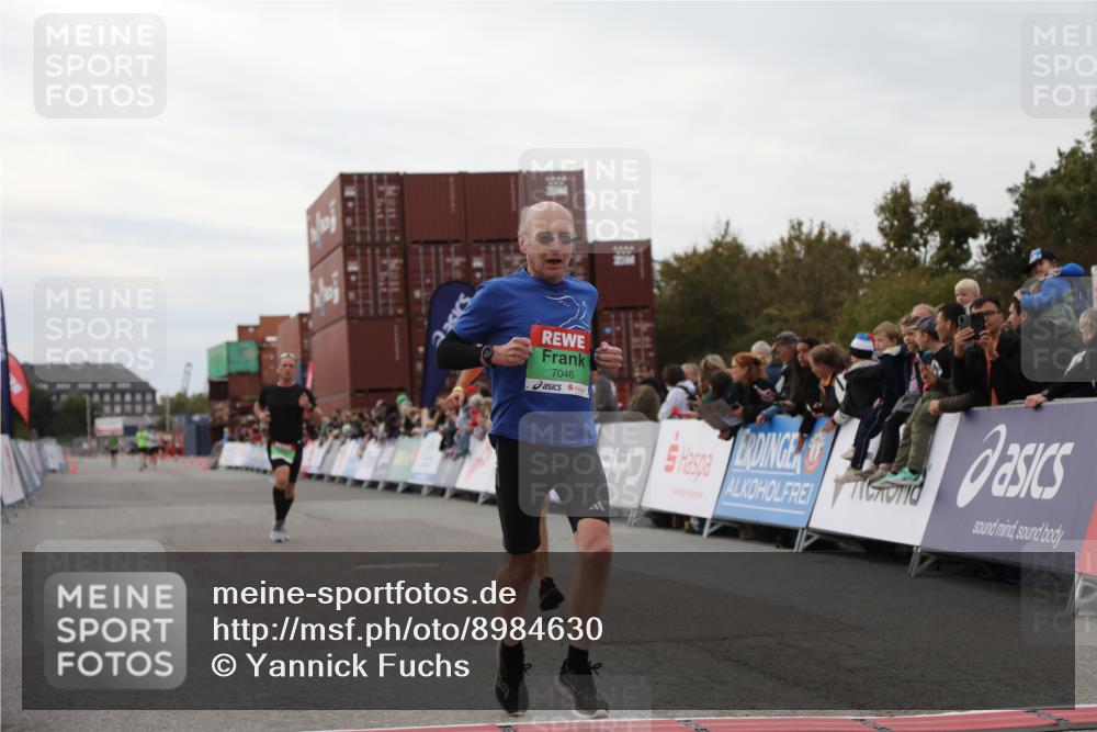 03.10.2025 - Köhlbrandbrückenlauf Yannick Fuchs http://msf.ph/oto/8984630 03.10.2025 15:56:19 Ziel 7046, 7079, 7128, 7170, 8976, 9559 meine-sportfotos.de