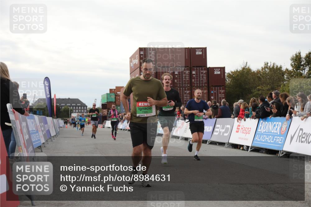03.10.2025 - Köhlbrandbrückenlauf Yannick Fuchs http://msf.ph/oto/8984631 03.10.2025 16:09:21 Ziel 7345, 7395, 7447, 7558, 7702, 8541, 8788, 8823, 9151, 9334, 9470, 9752, 9753 meine-sportfotos.de