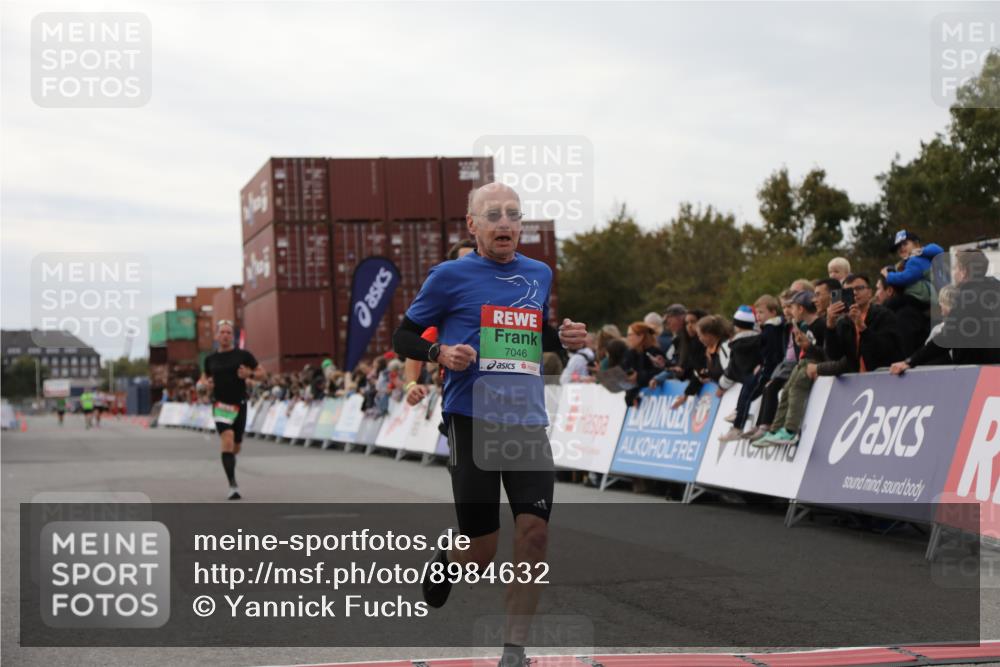 03.10.2025 - Köhlbrandbrückenlauf Yannick Fuchs http://msf.ph/oto/8984632 03.10.2025 15:56:19 Ziel 7046, 7079, 7128, 7170, 8976, 9559 meine-sportfotos.de