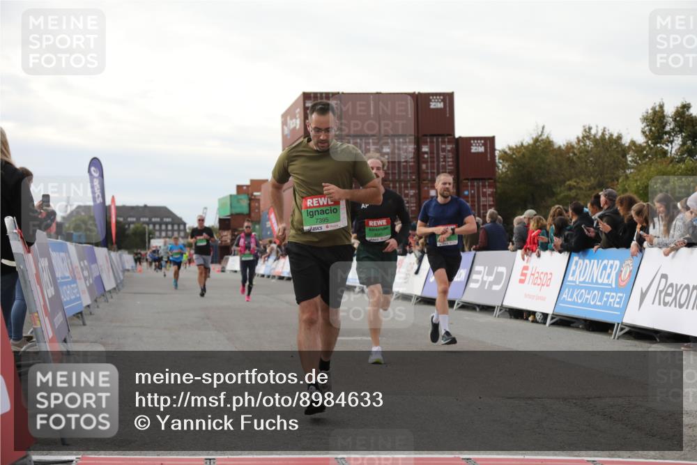 03.10.2025 - Köhlbrandbrückenlauf Yannick Fuchs http://msf.ph/oto/8984633 03.10.2025 16:09:21 Ziel 7345, 7395, 7447, 7558, 7702, 8541, 8788, 8823, 9151, 9334, 9470, 9752, 9753 meine-sportfotos.de