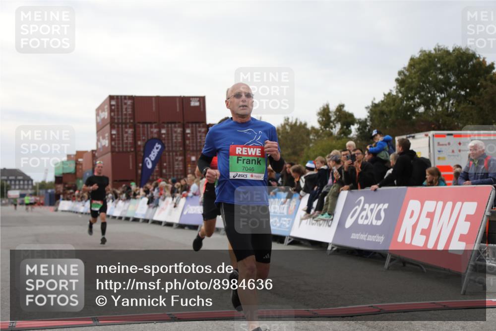 03.10.2025 - Köhlbrandbrückenlauf Yannick Fuchs http://msf.ph/oto/8984636 03.10.2025 15:56:19 Ziel 7046, 7079, 7128, 7170, 8976, 9559 meine-sportfotos.de