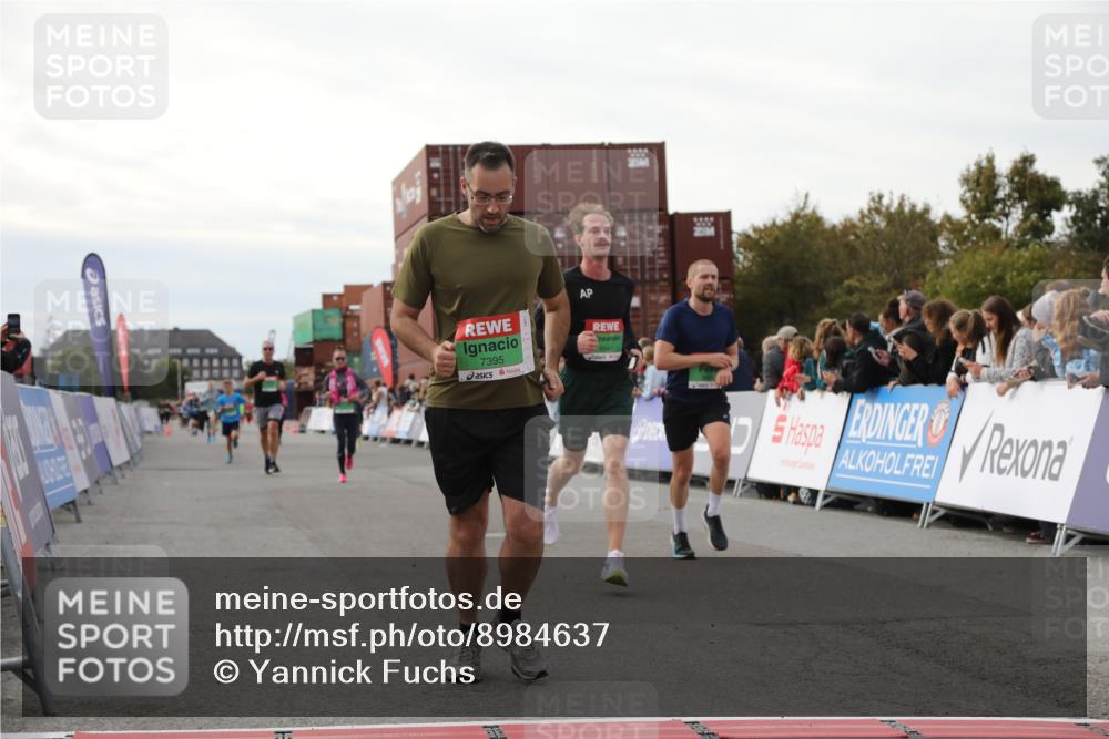 03.10.2025 - Köhlbrandbrückenlauf Yannick Fuchs http://msf.ph/oto/8984637 03.10.2025 16:09:22 Ziel 7345, 7395, 7447, 7558, 7609, 7702, 8541, 8788, 8823, 9151, 9334, 9470, 9752, 9753 meine-sportfotos.de