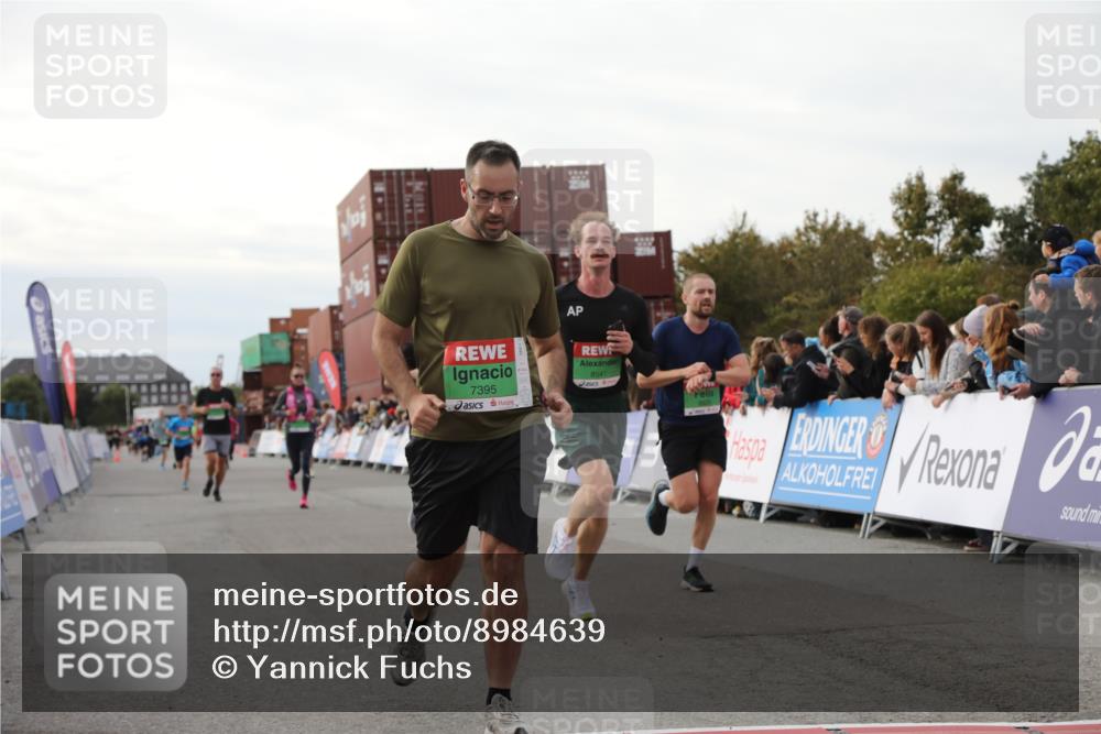03.10.2025 - Köhlbrandbrückenlauf Yannick Fuchs http://msf.ph/oto/8984639 03.10.2025 16:09:22 Ziel 7345, 7395, 7447, 7558, 7609, 7702, 8541, 8788, 8823, 9151, 9334, 9470, 9752, 9753 meine-sportfotos.de
