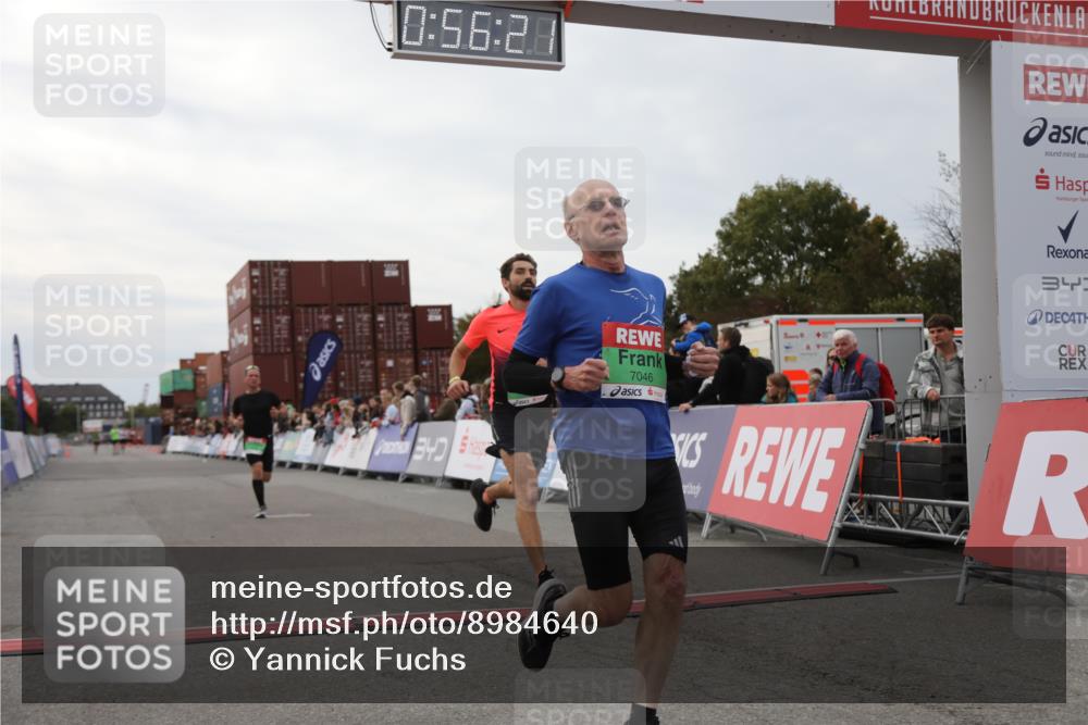 03.10.2025 - Köhlbrandbrückenlauf Yannick Fuchs http://msf.ph/oto/8984640 03.10.2025 15:56:20 Ziel 7046, 7079, 7128, 7170, 8976, 9559 meine-sportfotos.de