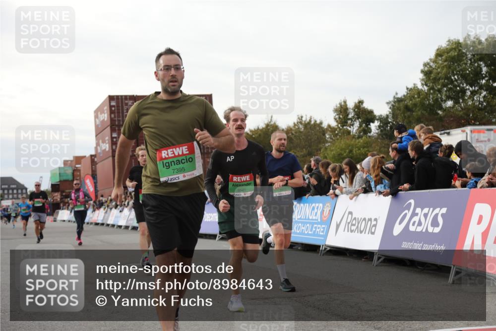 03.10.2025 - Köhlbrandbrückenlauf Yannick Fuchs http://msf.ph/oto/8984643 03.10.2025 16:09:22 Ziel 7345, 7395, 7447, 7558, 7609, 7702, 8541, 8788, 8823, 9151, 9334, 9470, 9752, 9753 meine-sportfotos.de