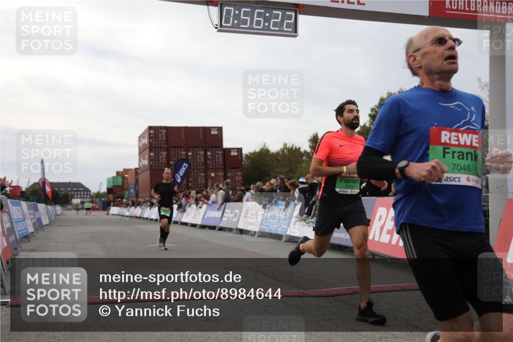 03.10.2025 - Köhlbrandbrückenlauf Yannick Fuchs http://msf.ph/oto/8984644 03.10.2025 15:56:20 Ziel 7046, 7079, 7128, 7170, 8976, 9559 meine-sportfotos.de