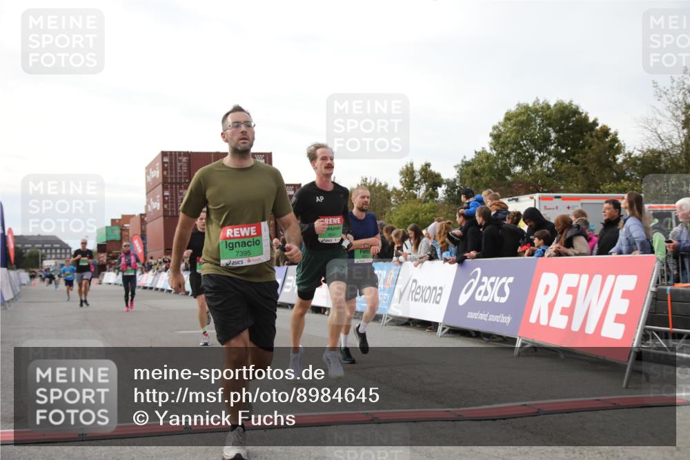 03.10.2025 - Köhlbrandbrückenlauf Yannick Fuchs http://msf.ph/oto/8984645 03.10.2025 16:09:22 Ziel 7345, 7395, 7447, 7558, 7609, 7702, 8541, 8788, 8823, 9151, 9334, 9470, 9752, 9753 meine-sportfotos.de