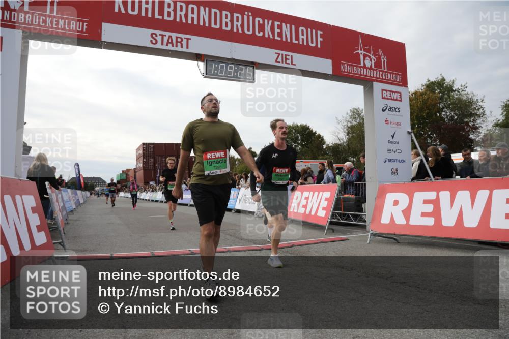 03.10.2025 - Köhlbrandbrückenlauf Yannick Fuchs http://msf.ph/oto/8984652 03.10.2025 16:09:23 Ziel 7345, 7395, 7447, 7609, 7702, 8541, 8788, 8823, 9151, 9334, 9410, 9470, 9752, 9753 meine-sportfotos.de