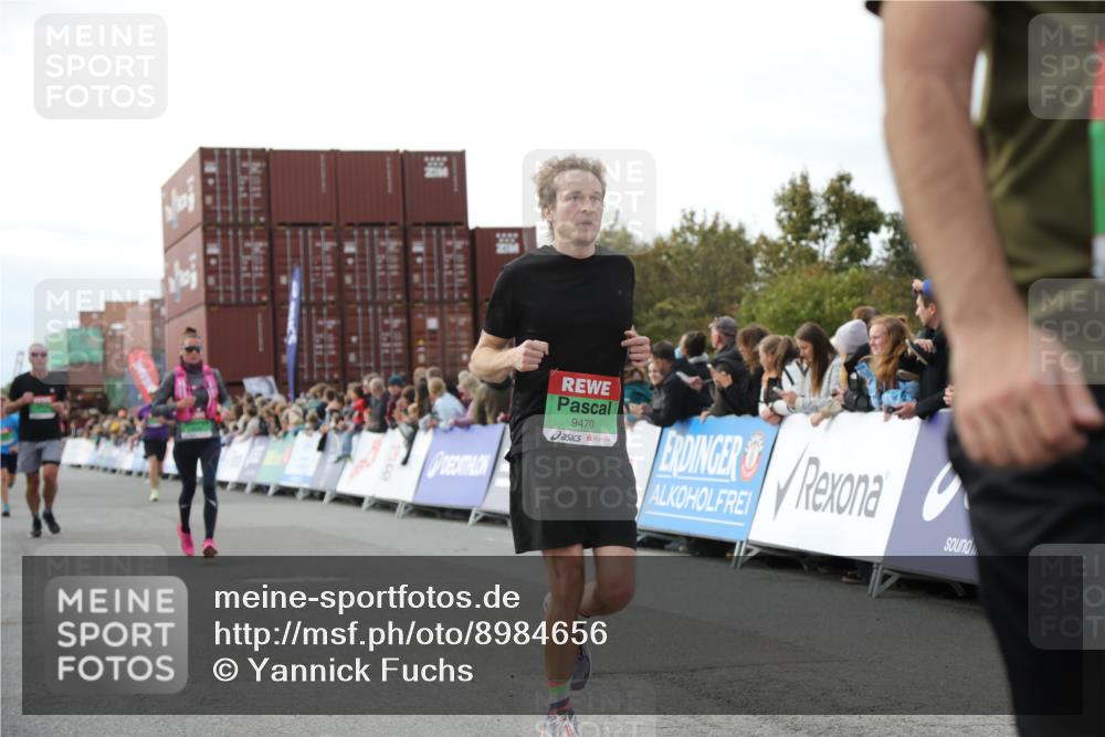 03.10.2025 - Köhlbrandbrückenlauf Yannick Fuchs http://msf.ph/oto/8984656 03.10.2025 16:09:24 Ziel 7345, 7395, 7609, 8541, 8788, 8823, 9151, 9334, 9410, 9470, 9753 meine-sportfotos.de