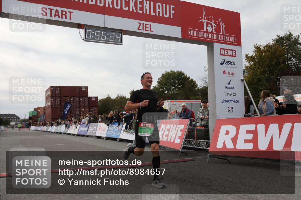 03.10.2025 - Köhlbrandbrückenlauf Yannick Fuchs http://msf.ph/oto/8984657 03.10.2025 15:56:22 Ziel 7046, 7079, 7170, 9559 meine-sportfotos.de