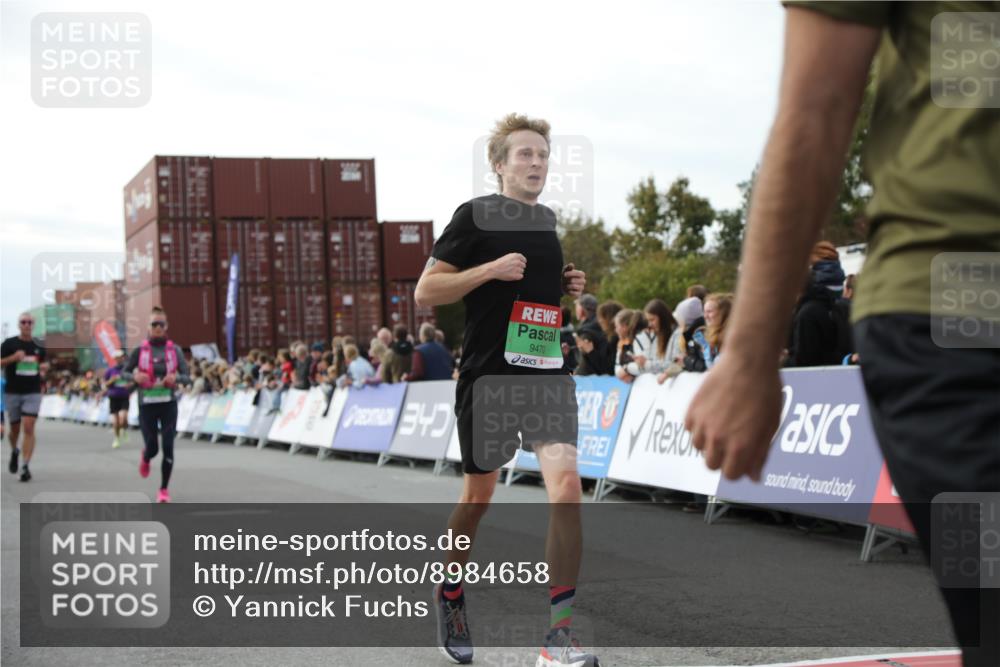 03.10.2025 - Köhlbrandbrückenlauf Yannick Fuchs http://msf.ph/oto/8984658 03.10.2025 16:09:24 Ziel 7345, 7395, 7609, 8541, 8788, 8823, 9151, 9334, 9410, 9470, 9753 meine-sportfotos.de
