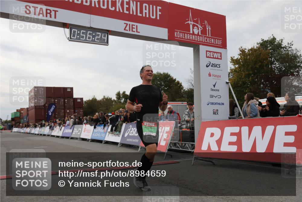 03.10.2025 - Köhlbrandbrückenlauf Yannick Fuchs http://msf.ph/oto/8984659 03.10.2025 15:56:22 Ziel 7046, 7079, 7170, 9559 meine-sportfotos.de