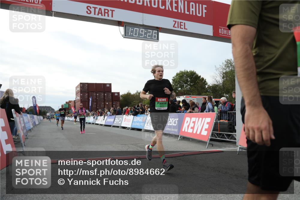 03.10.2025 - Köhlbrandbrückenlauf Yannick Fuchs http://msf.ph/oto/8984662 03.10.2025 16:09:24 Ziel 7345, 7395, 7609, 8541, 8788, 8823, 9151, 9334, 9410, 9470, 9753 meine-sportfotos.de