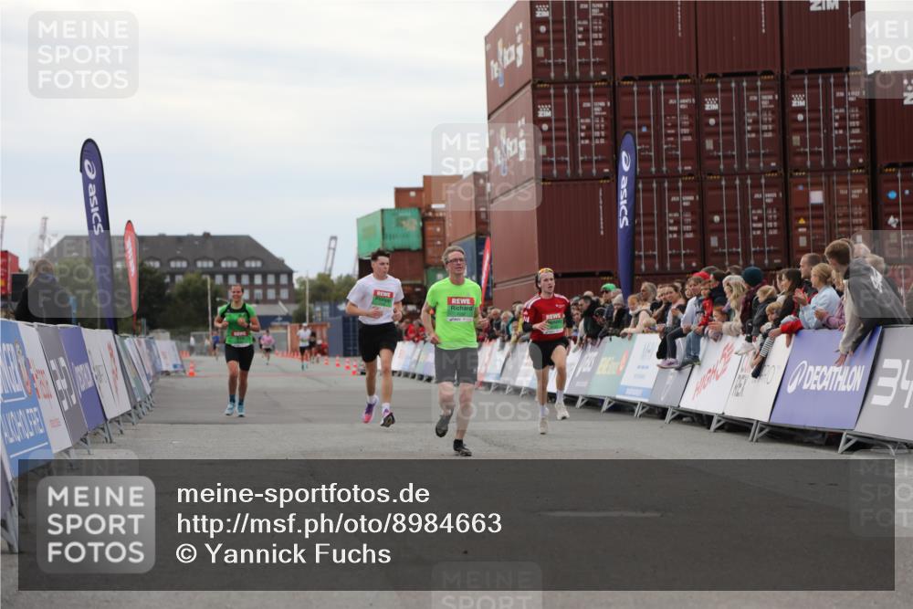 03.10.2025 - Köhlbrandbrückenlauf Yannick Fuchs http://msf.ph/oto/8984663 03.10.2025 15:56:33 Ziel 7092, 7166, 8782, 9182 meine-sportfotos.de