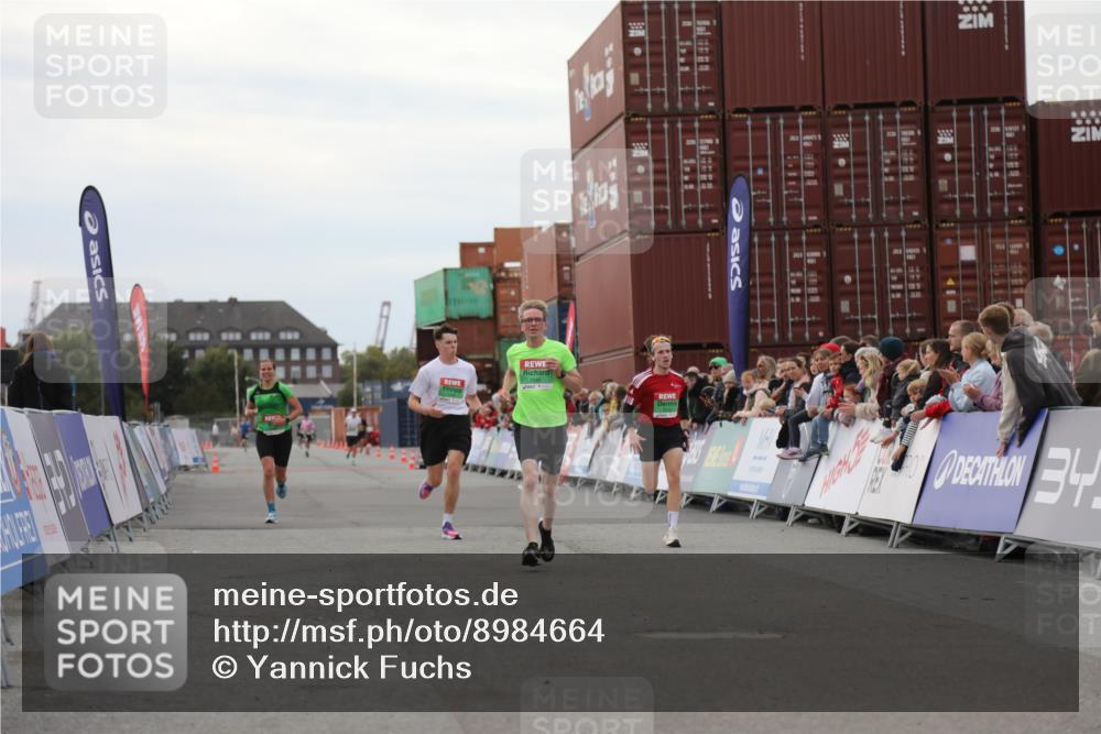 03.10.2025 - Köhlbrandbrückenlauf Yannick Fuchs http://msf.ph/oto/8984664 03.10.2025 15:56:34 Ziel 7092, 7166, 8782, 9182 meine-sportfotos.de