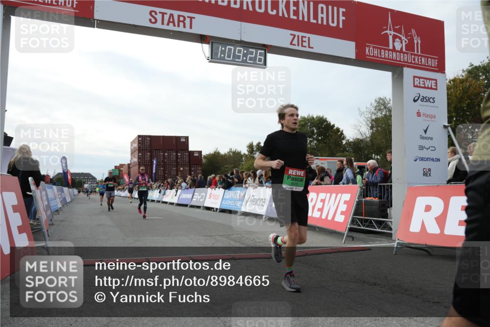 03.10.2025 - Köhlbrandbrückenlauf Yannick Fuchs http://msf.ph/oto/8984665 03.10.2025 16:09:25 Ziel 7345, 7395, 7609, 8541, 8788, 8823, 8984, 9334, 9410, 9470 meine-sportfotos.de