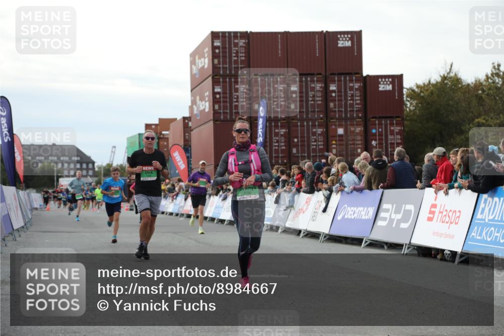 03.10.2025 - Köhlbrandbrückenlauf Yannick Fuchs http://msf.ph/oto/8984667 03.10.2025 16:09:25 Ziel 7345, 7395, 7609, 8541, 8788, 8823, 8984, 9334, 9410, 9470 meine-sportfotos.de