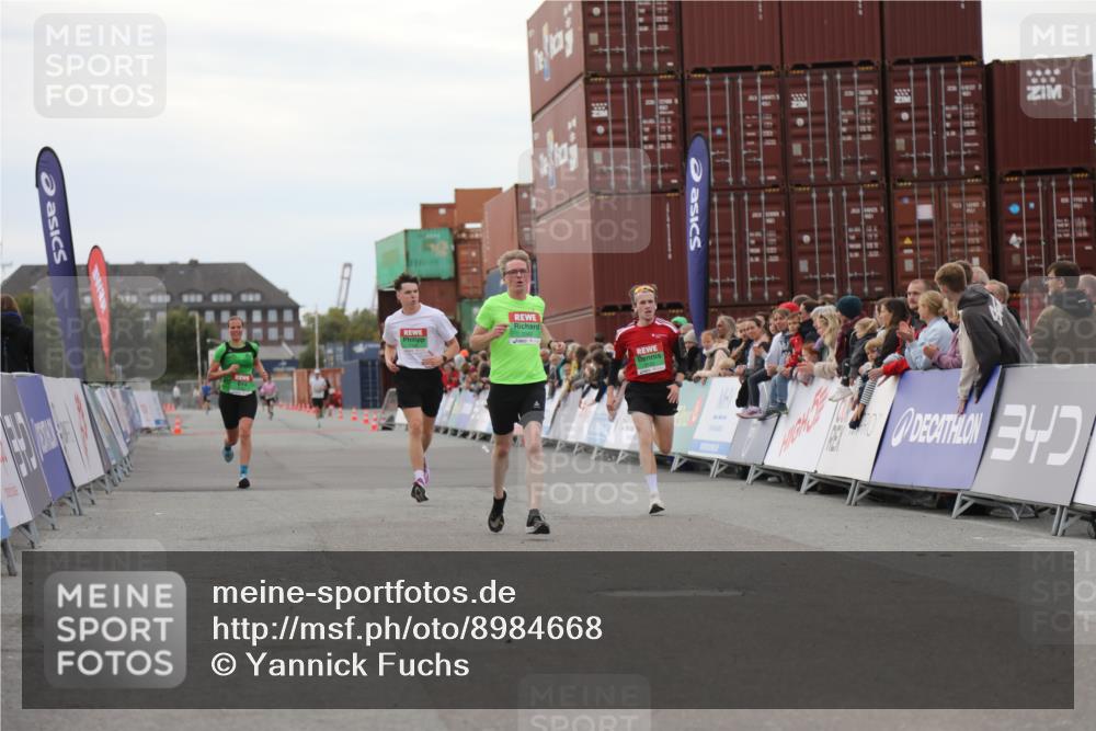 03.10.2025 - Köhlbrandbrückenlauf Yannick Fuchs http://msf.ph/oto/8984668 03.10.2025 15:56:34 Ziel 7092, 7166, 8782, 9182 meine-sportfotos.de