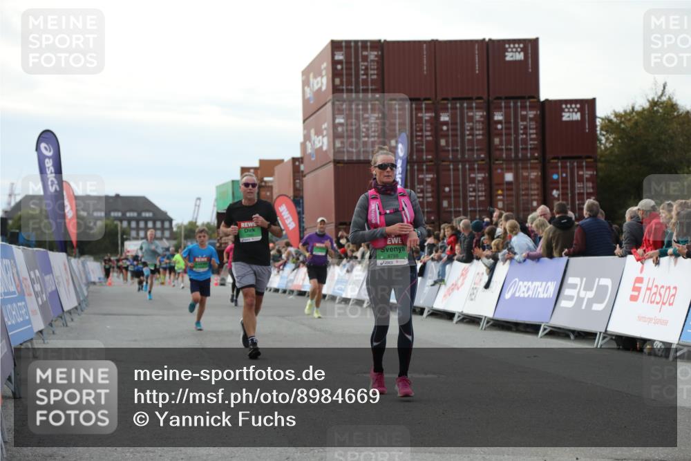 03.10.2025 - Köhlbrandbrückenlauf Yannick Fuchs http://msf.ph/oto/8984669 03.10.2025 16:09:25 Ziel 7345, 7395, 7609, 8541, 8788, 8823, 8984, 9334, 9410, 9470 meine-sportfotos.de