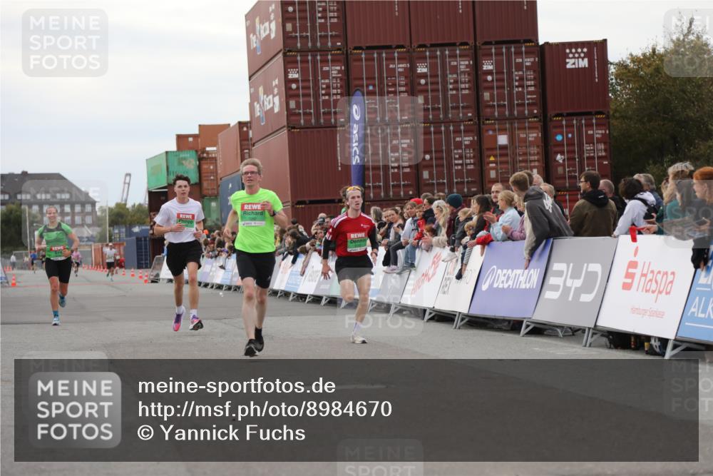 03.10.2025 - Köhlbrandbrückenlauf Yannick Fuchs http://msf.ph/oto/8984670 03.10.2025 15:56:34 Ziel 7092, 7166, 8782, 9182 meine-sportfotos.de