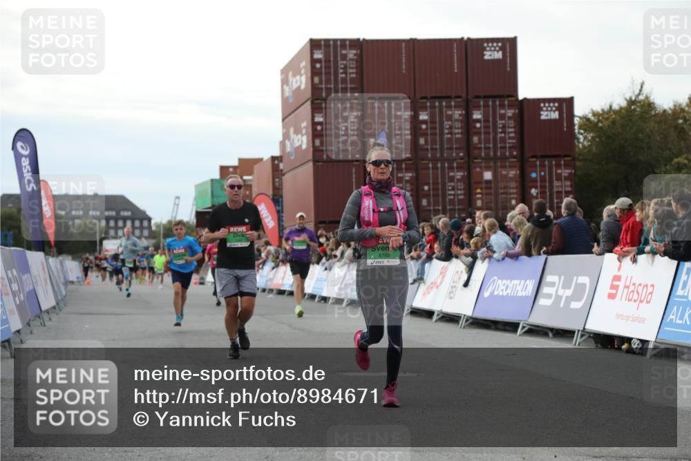 03.10.2025 - Köhlbrandbrückenlauf Yannick Fuchs http://msf.ph/oto/8984671 03.10.2025 16:09:25 Ziel 7345, 7395, 7609, 8541, 8788, 8823, 8984, 9334, 9410, 9470 meine-sportfotos.de