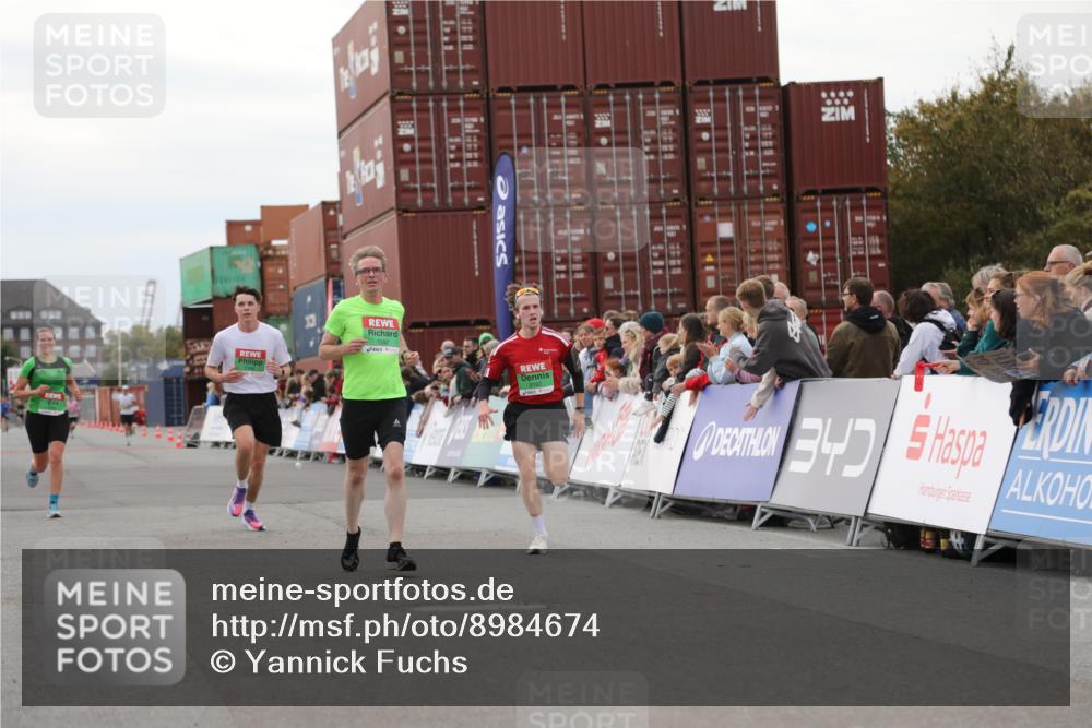 03.10.2025 - Köhlbrandbrückenlauf Yannick Fuchs http://msf.ph/oto/8984674 03.10.2025 15:56:34 Ziel 7092, 7166, 8782, 9182 meine-sportfotos.de