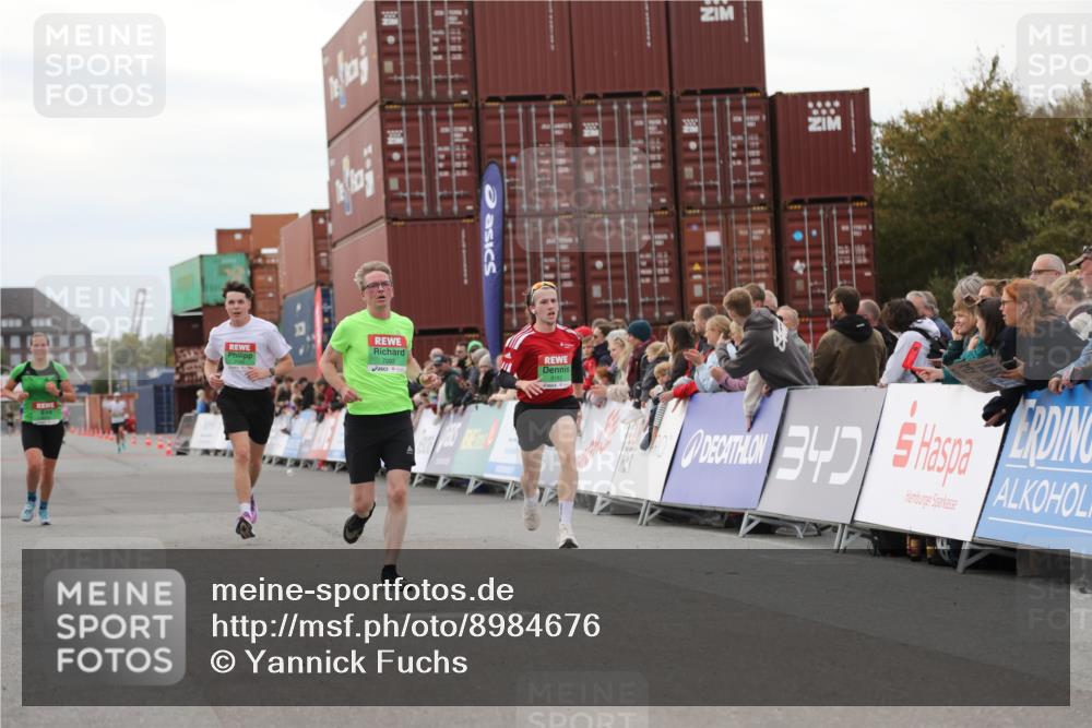 03.10.2025 - Köhlbrandbrückenlauf Yannick Fuchs http://msf.ph/oto/8984676 03.10.2025 15:56:35 Ziel 7092, 7166, 8782, 9182 meine-sportfotos.de