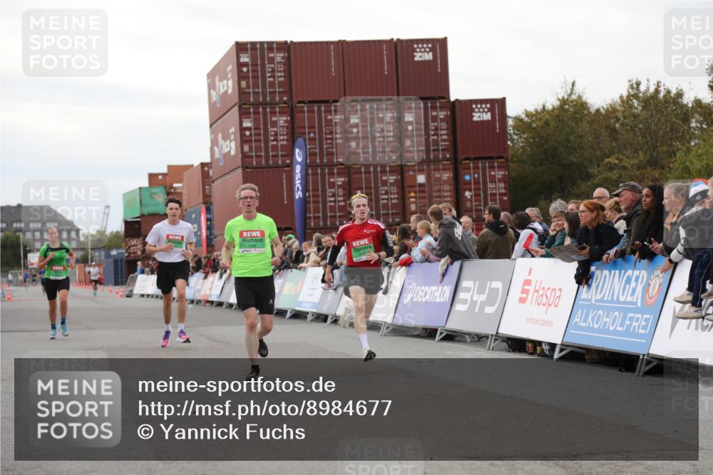 03.10.2025 - Köhlbrandbrückenlauf Yannick Fuchs http://msf.ph/oto/8984677 03.10.2025 15:56:35 Ziel 7092, 7166, 8782, 9182 meine-sportfotos.de
