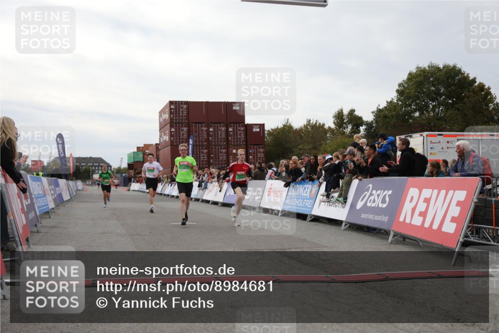 03.10.2025 - Köhlbrandbrückenlauf Yannick Fuchs http://msf.ph/oto/8984681 03.10.2025 15:56:35 Ziel 7092, 7166, 8782, 9182 meine-sportfotos.de