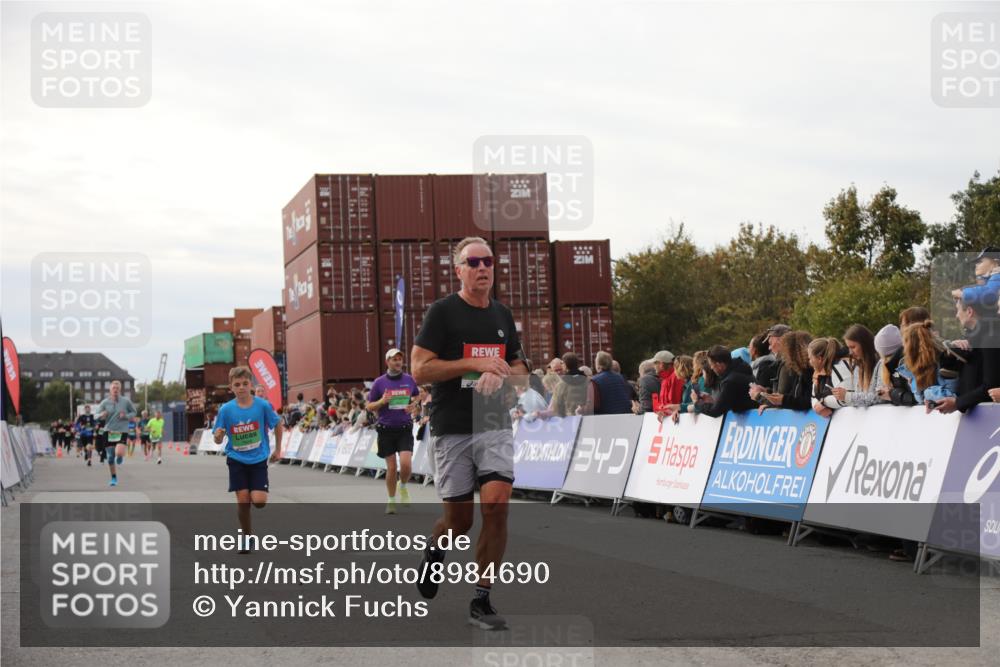 03.10.2025 - Köhlbrandbrückenlauf Yannick Fuchs http://msf.ph/oto/8984690 03.10.2025 16:09:28 Ziel 7345, 7609, 8788, 8984, 9410, 9419 meine-sportfotos.de