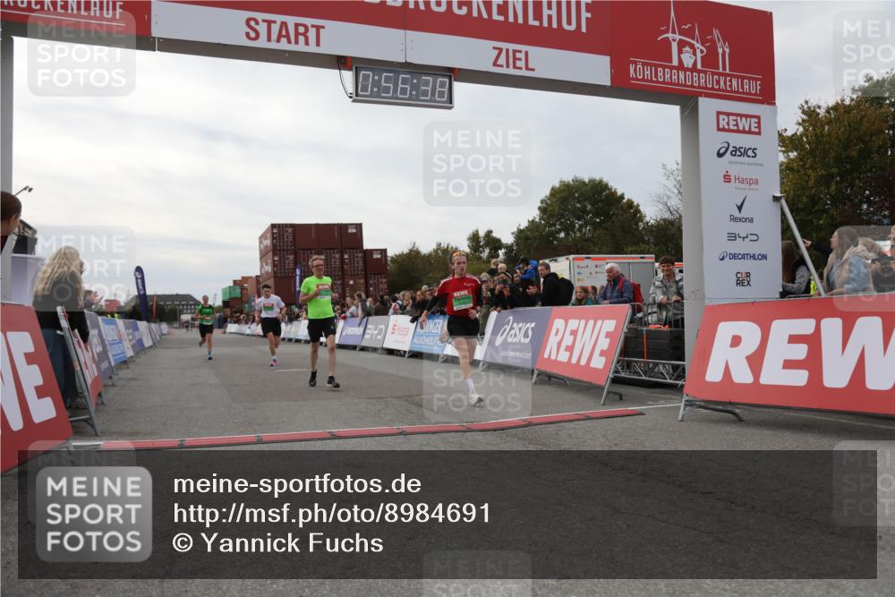 03.10.2025 - Köhlbrandbrückenlauf Yannick Fuchs http://msf.ph/oto/8984691 03.10.2025 15:56:36 Ziel 7092, 7166, 8782, 9182 meine-sportfotos.de