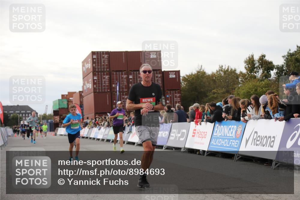 03.10.2025 - Köhlbrandbrückenlauf Yannick Fuchs http://msf.ph/oto/8984693 03.10.2025 16:09:28 Ziel 7345, 7609, 8788, 8984, 9410, 9419 meine-sportfotos.de