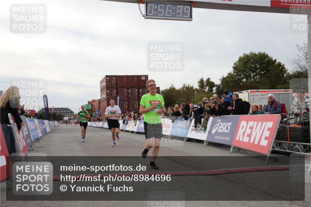 03.10.2025 - Köhlbrandbrückenlauf Yannick Fuchs http://msf.ph/oto/8984696 03.10.2025 15:56:37 Ziel 7092, 7166, 8782, 9182 meine-sportfotos.de