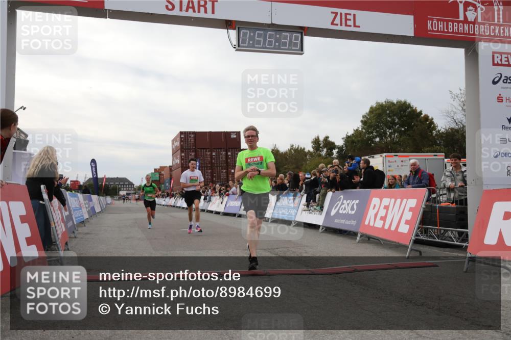 03.10.2025 - Köhlbrandbrückenlauf Yannick Fuchs http://msf.ph/oto/8984699 03.10.2025 15:56:37 Ziel 7092, 7166, 8782, 9182 meine-sportfotos.de