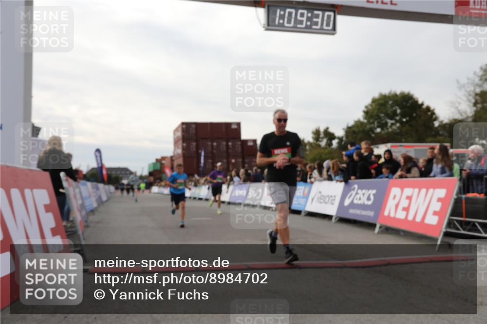 03.10.2025 - Köhlbrandbrückenlauf Yannick Fuchs http://msf.ph/oto/8984702 03.10.2025 16:09:29 Ziel 7345, 7609, 8788, 8984, 9410, 9419 meine-sportfotos.de