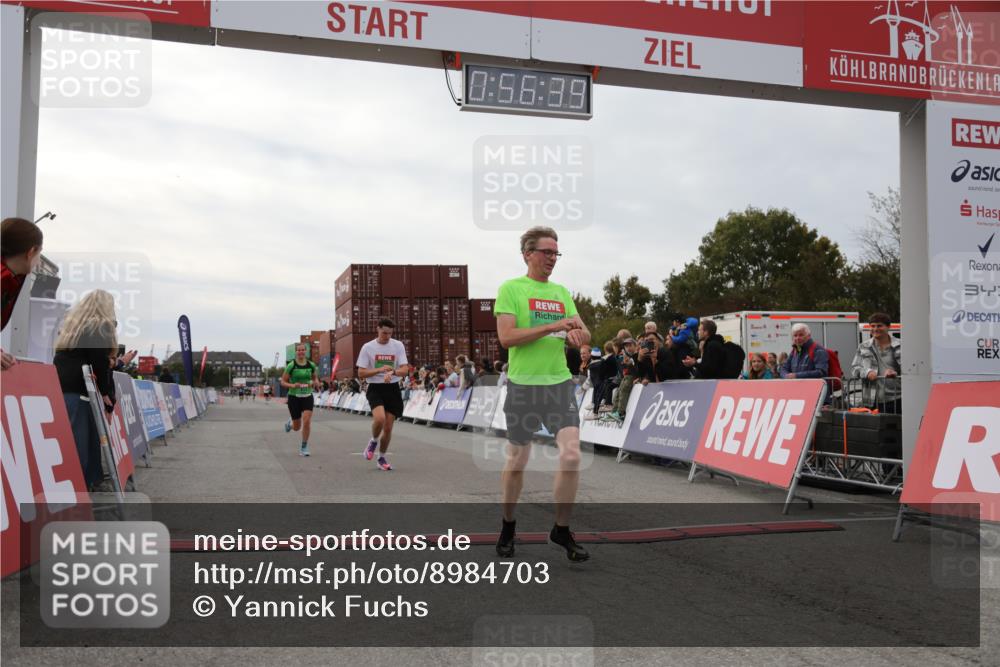 03.10.2025 - Köhlbrandbrückenlauf Yannick Fuchs http://msf.ph/oto/8984703 03.10.2025 15:56:38 Ziel 7092, 7166, 8782, 9182 meine-sportfotos.de