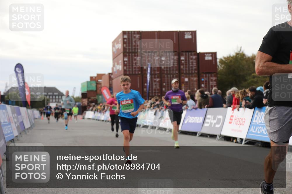 03.10.2025 - Köhlbrandbrückenlauf Yannick Fuchs http://msf.ph/oto/8984704 03.10.2025 16:09:29 Ziel 7345, 7609, 8788, 8984, 9410, 9419 meine-sportfotos.de
