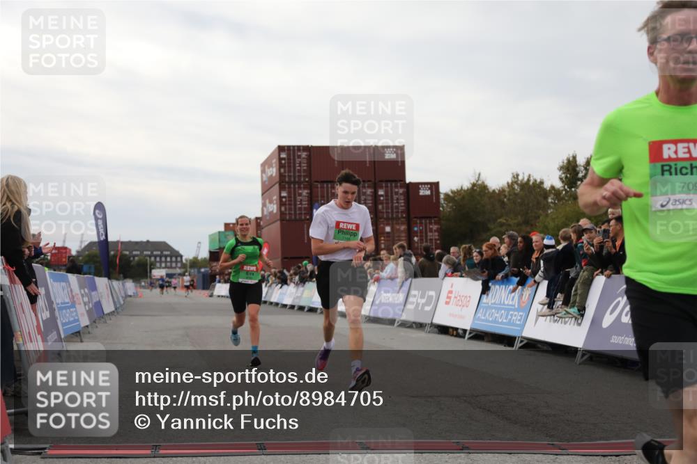 03.10.2025 - Köhlbrandbrückenlauf Yannick Fuchs http://msf.ph/oto/8984705 03.10.2025 15:56:38 Ziel 7092, 7166, 8782, 9182 meine-sportfotos.de