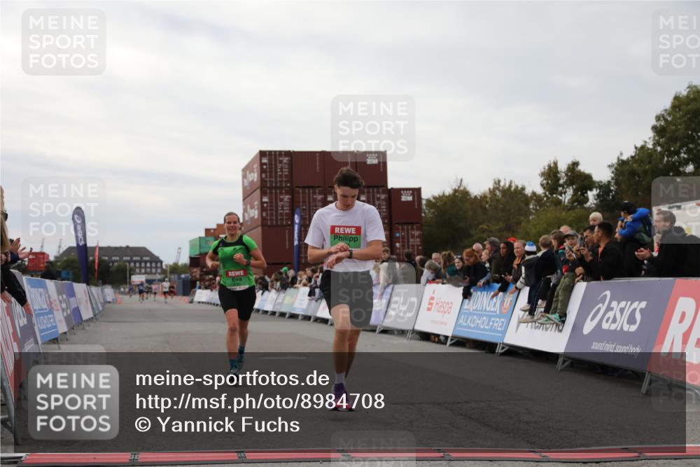 03.10.2025 - Köhlbrandbrückenlauf Yannick Fuchs http://msf.ph/oto/8984708 03.10.2025 15:56:38 Ziel 7092, 7166, 8782, 9182 meine-sportfotos.de