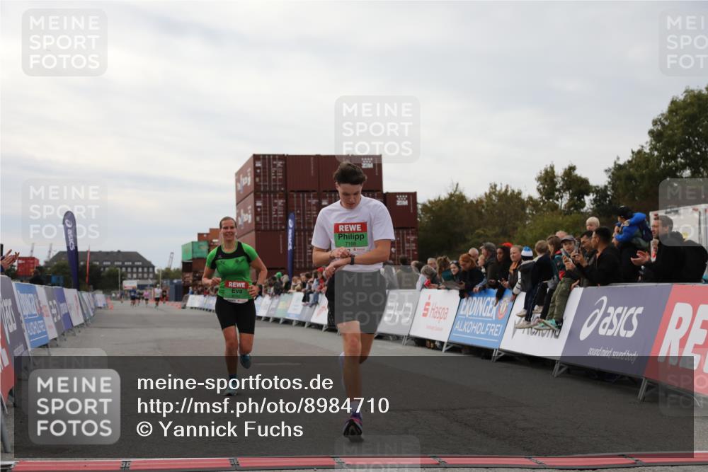 03.10.2025 - Köhlbrandbrückenlauf Yannick Fuchs http://msf.ph/oto/8984710 03.10.2025 15:56:39 Ziel 7092, 7166, 8782, 9182 meine-sportfotos.de